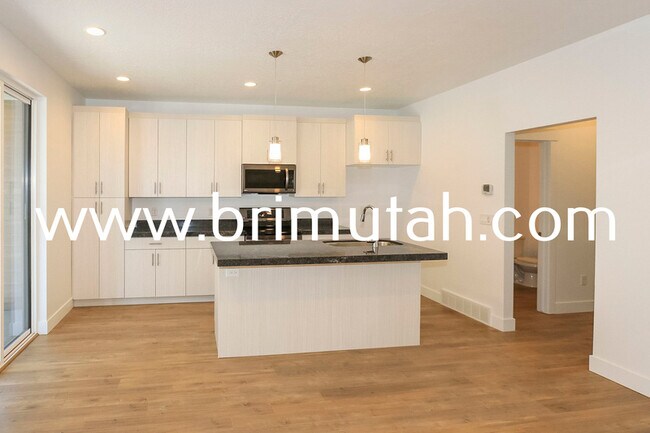 Building Photo - 9204 S. Holiday Bowl Court