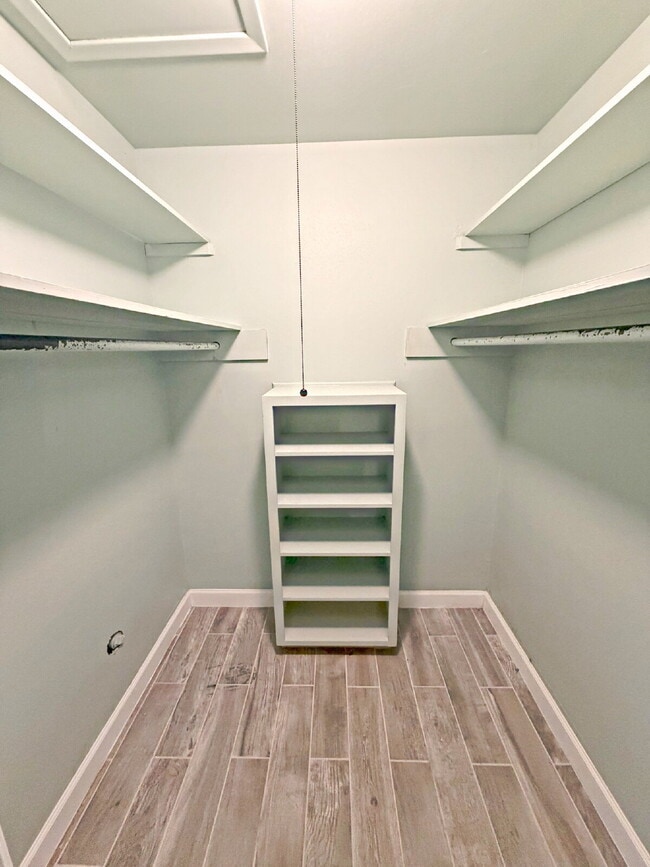 Building Photo - 4230 Havenview Dr