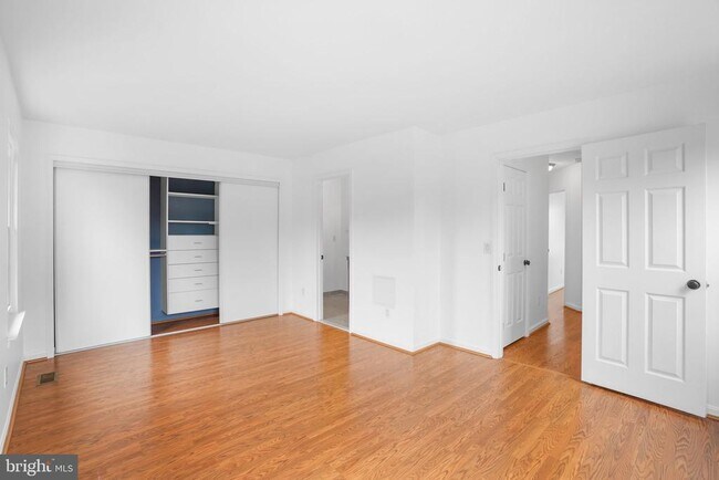 Building Photo - 423 McDaniel Dr