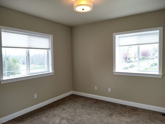 Building Photo - Stunning Luxury Townhome – 3 Bedroom, 2.5 Bath – Modern Comfort & Style