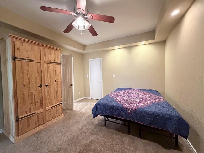 Building Photo - 236 Piney Ridge Dr