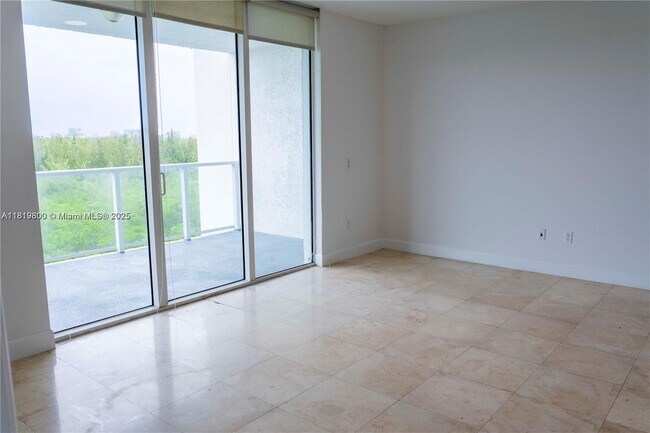 Building Photo - 15051 Royal Oaks Ln