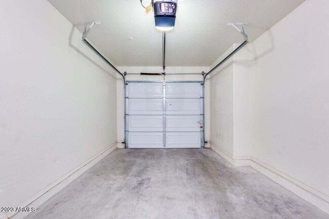 Building Photo - 160 W Commerce Ct