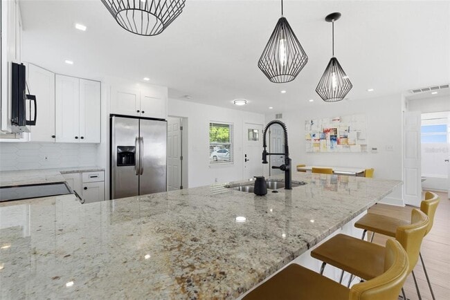 Building Photo - 3916 W Iowa Ave