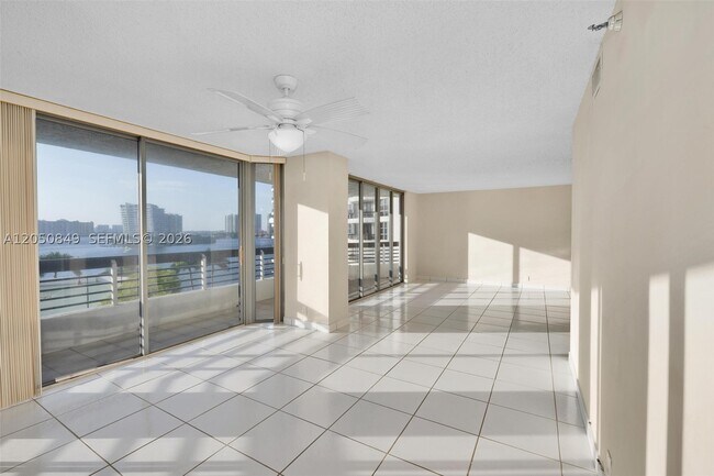 Building Photo - 3530 Mystic Pointe Dr