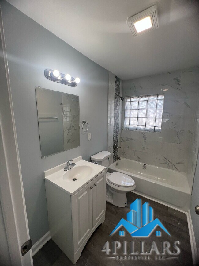 Building Photo - "Beautiful 3-Bedroom Home with Ample Storage in Hammond, IN!"