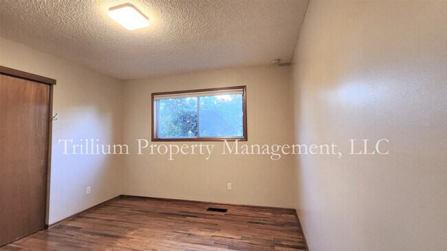 Building Photo - 215 SE 74th Ave