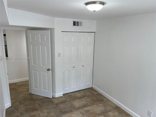 Building Photo - 10630 SW 157th Ct