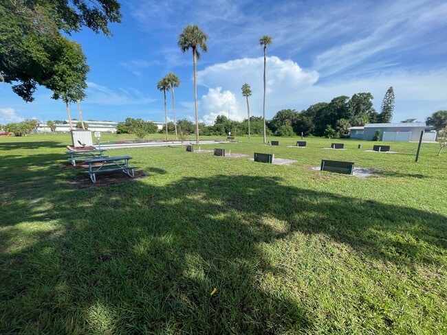 Building Photo - 2/2 in Harbour View Mobile Manor (40+)