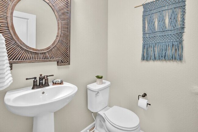 Building Photo - Off-The-Charts Incredible Collier Hill Home