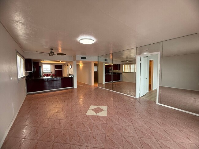 Building Photo - Stunning 8th floor Riverfront Condo
