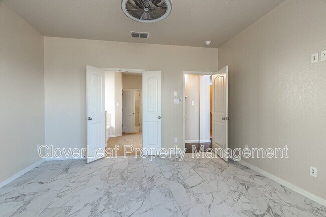Building Photo - 5167 Top Ridge Ln