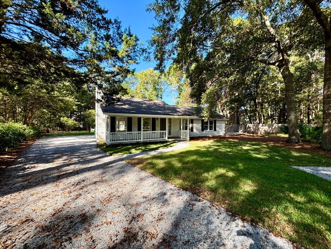 Building Photo - Completely Remodeled Ranch Style Home in t...