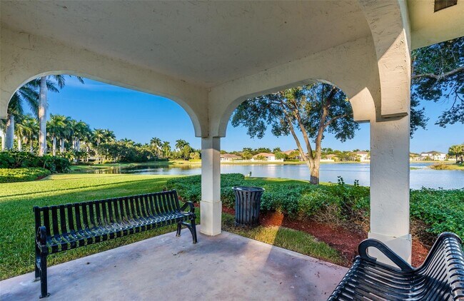 Building Photo - 4295 Greenbriar Ln