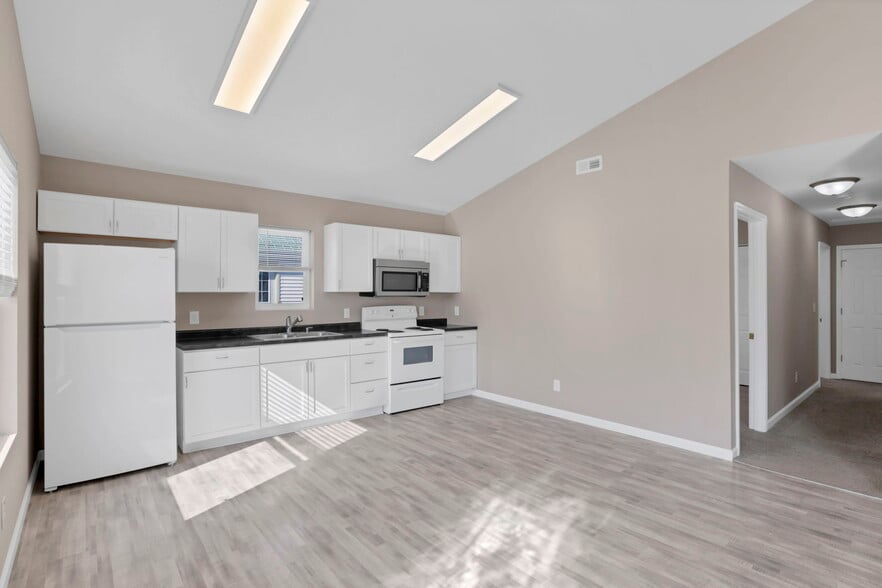 Building Photo - 98 Burt Ave