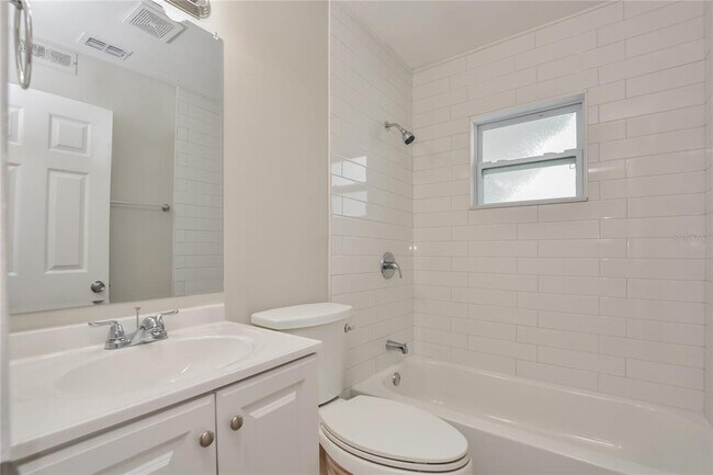 Building Photo - 1070 Emerald Dr