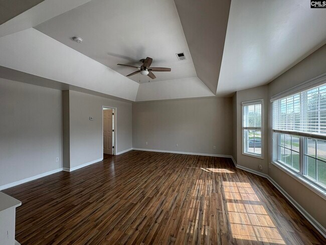 Building Photo - 137 Rossmore Dr