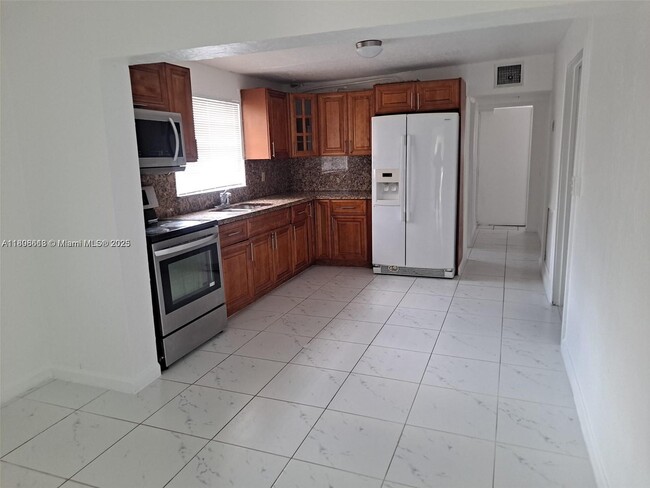 Building Photo - 3708 SW 58th Ave