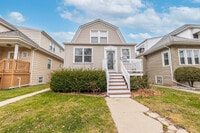 Building Photo - 5320 W Winnemac Ave