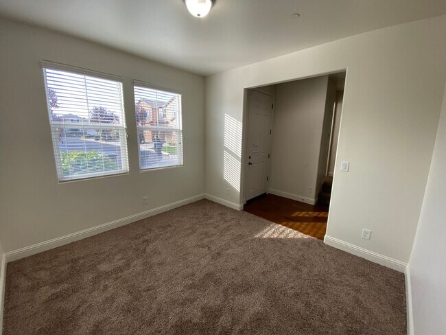 Building Photo - Beautiful 2 Story Home in Gated Avalon Com...