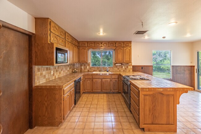 Building Photo - 7722 Pinebrook Dr