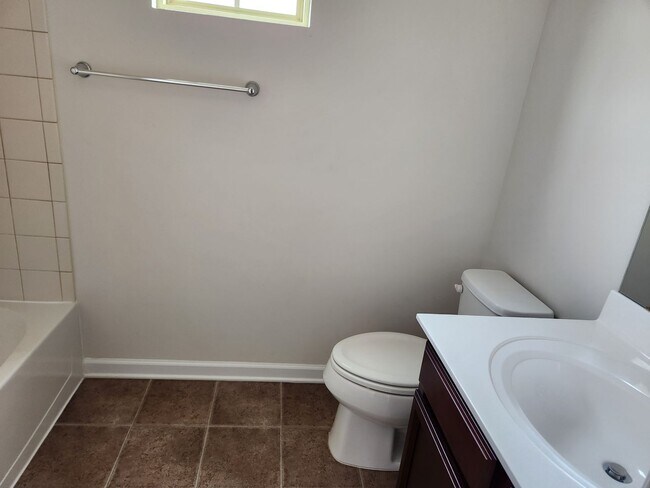 Building Photo - Modern 3 bed Townhouse-Foxcreek Subdivision -Moseley/Chesterfield
