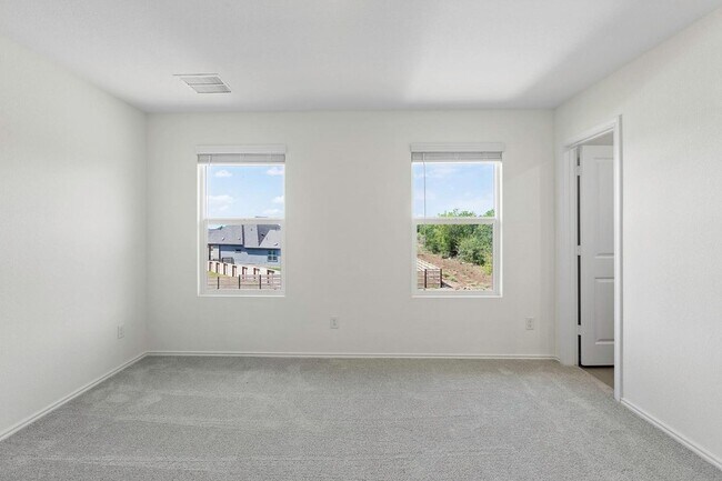 Building Photo - 331 Bugbee