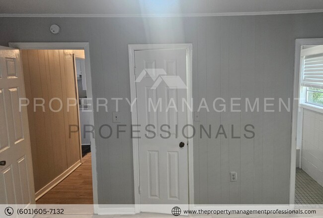 Building Photo - 1925 Wingfield Cir