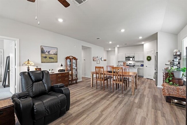 Building Photo - 405 Perry Pl