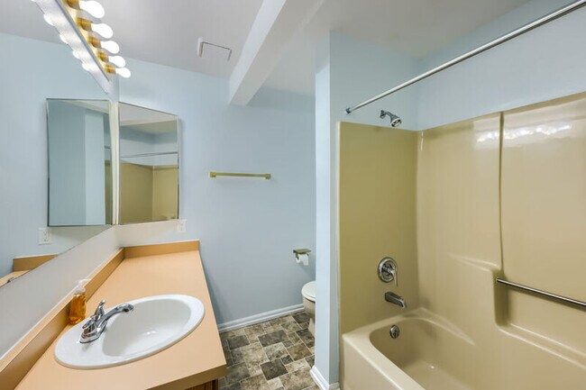 Building Photo - 1012 Moorings Dr