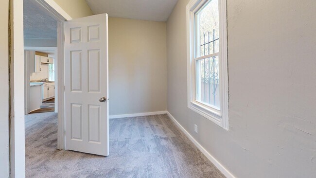 Building Photo - Clark / Fulton Area - 4 Bedrooms - Single ...