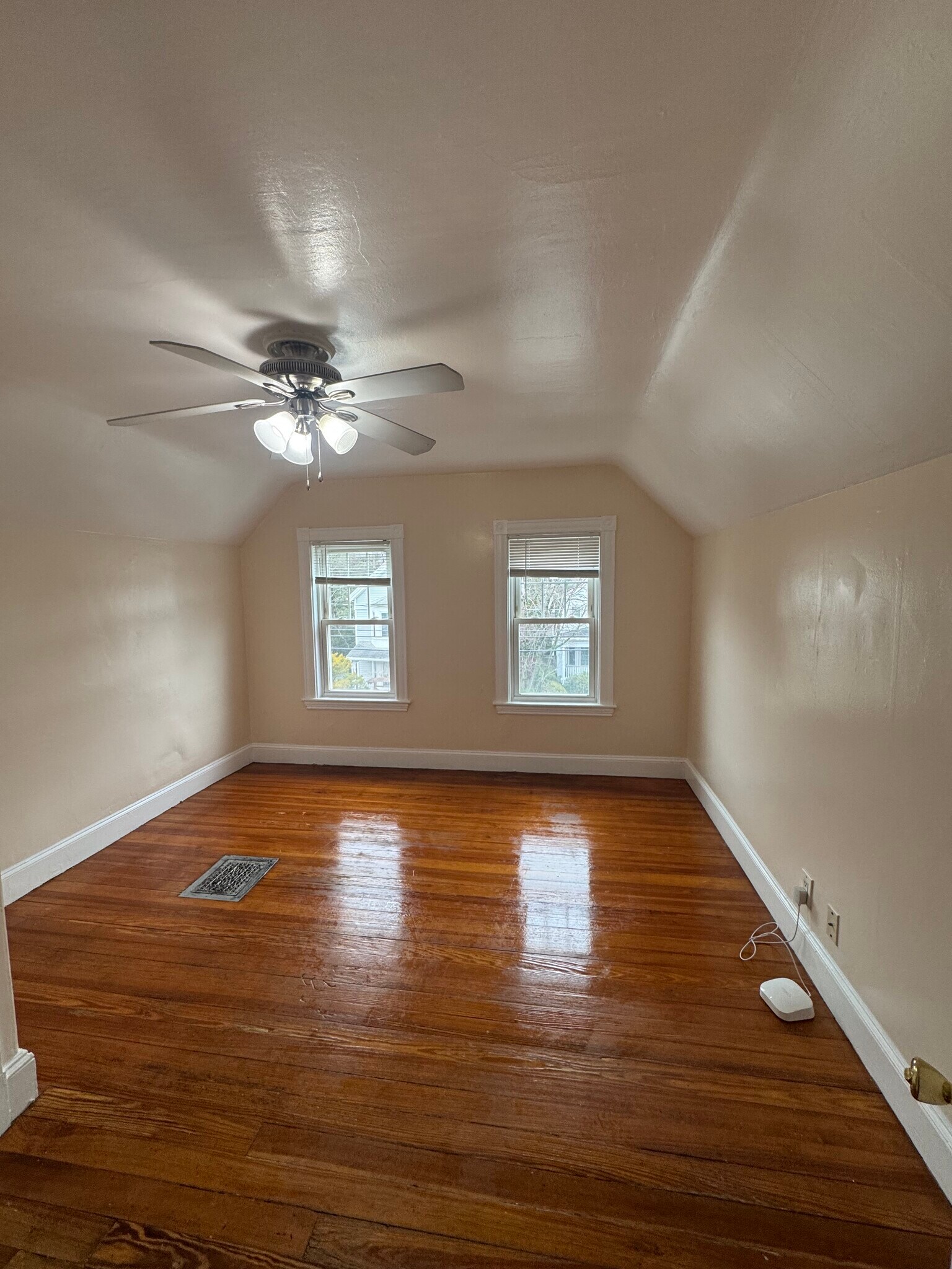 Building Photo - 71 Fairbanks St