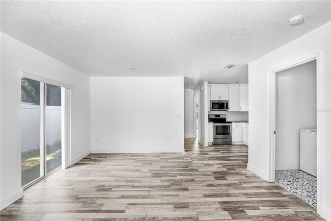 Building Photo - 349 Honey Bee Ln