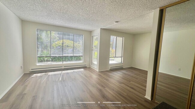 Building Photo - Sweet 2nd floor  studio condo at resort-like Watergate by the Bay in Emeryville!
