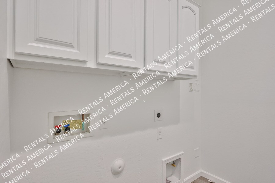 Building Photo - 10320 W Cashman Dr