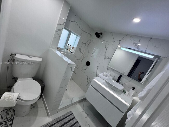 Building Photo - 1904 SW 28th St