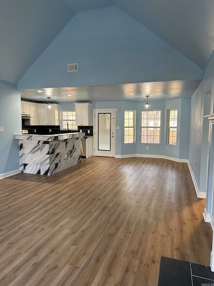 Building Photo - 15315 Birch Dr