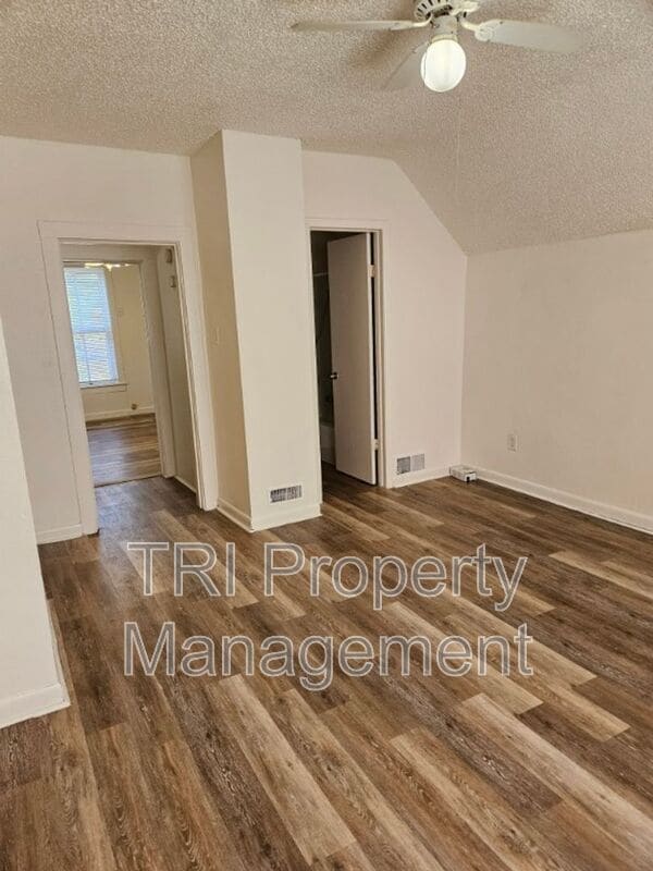 Building Photo - 1406 11th St