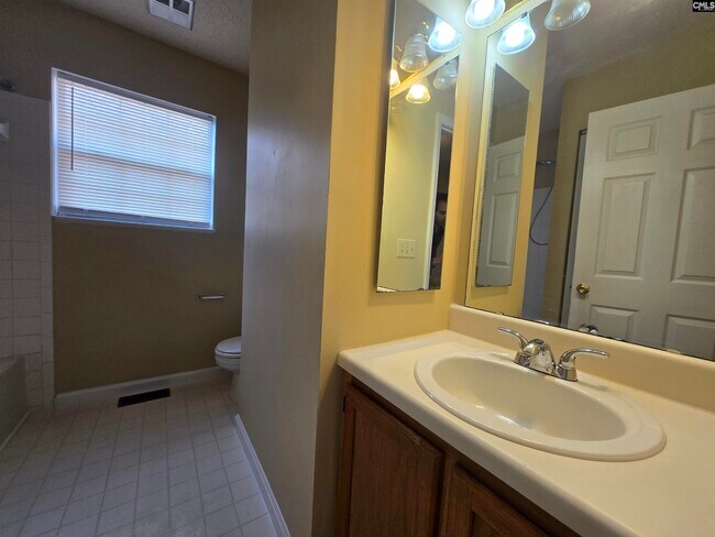 Building Photo - 208 Sagamare Rd