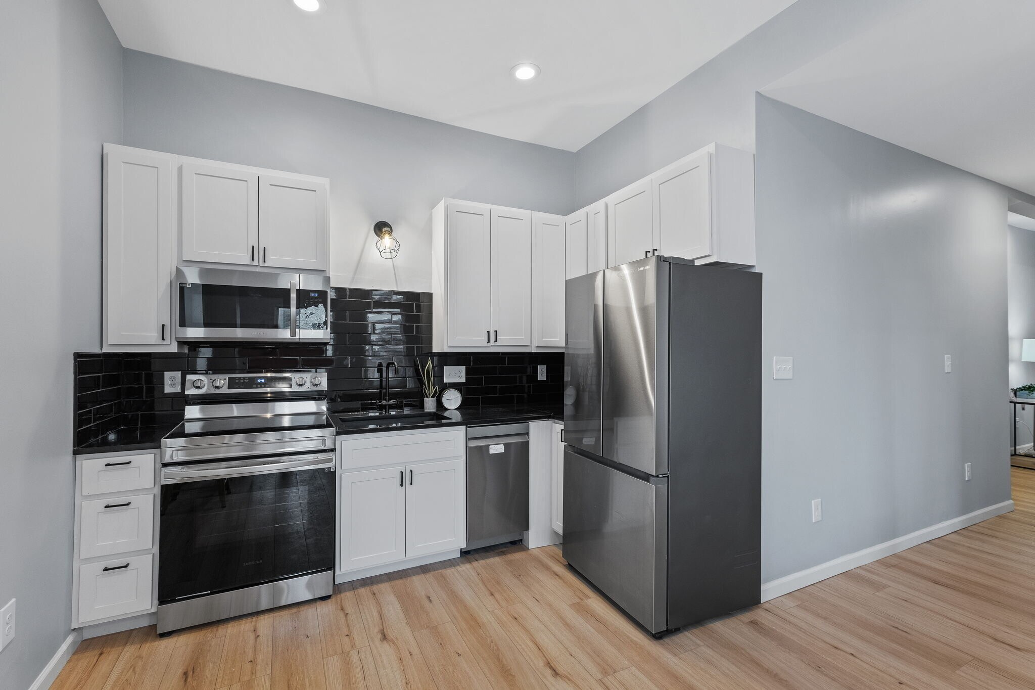 Kitchen - 3855 S Compton Ave