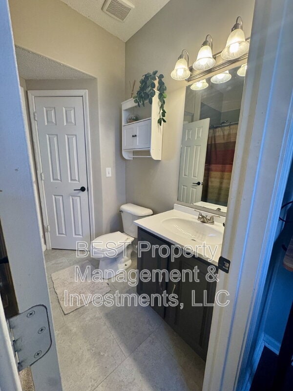 Building Photo - 8130 Kings Creek Dr