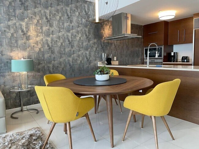 Building Photo - 485 Brickell Ave