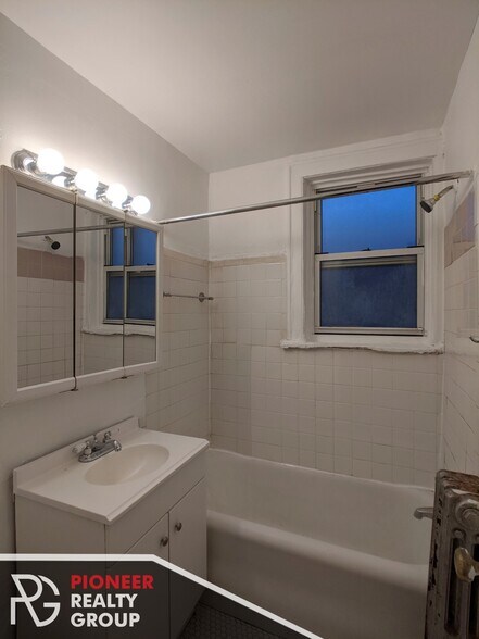 Building Photo - 705 W Belmont Ave