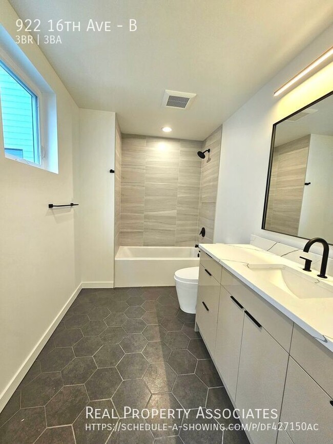 Building Photo - 922 16th Ave