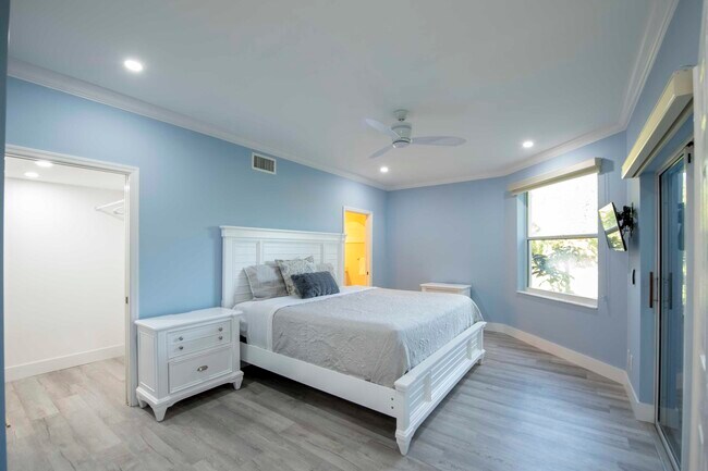 Building Photo - 4501 Fairway Dr N