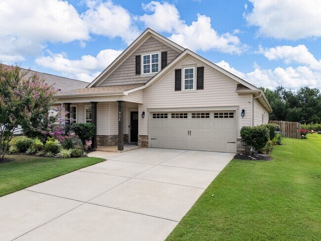 Primary Photo - Beautiful 4 BR, 2 BA Home, 2 Car Garage wi...