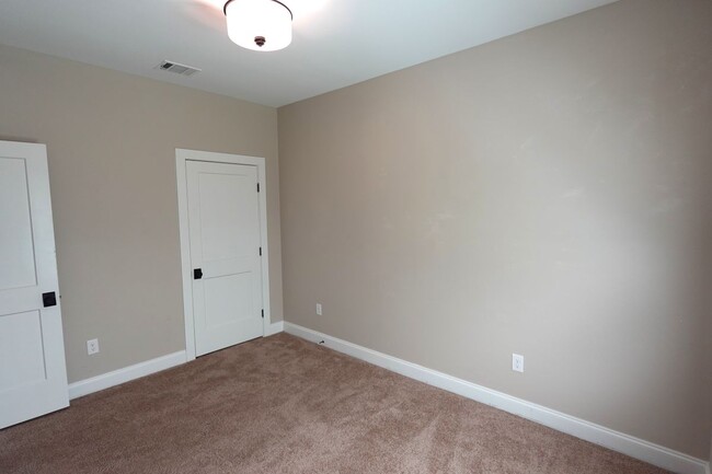 Building Photo - 16284 Chandler Pl