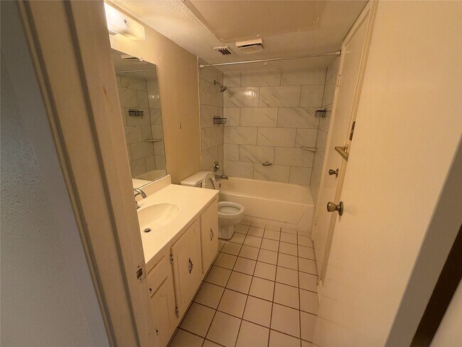Building Photo - 14777 Wunderlich Dr