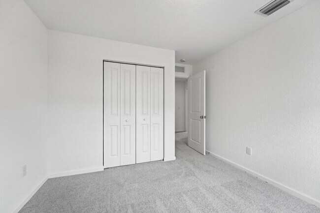 Building Photo - 10485 NW Suncrest Lp