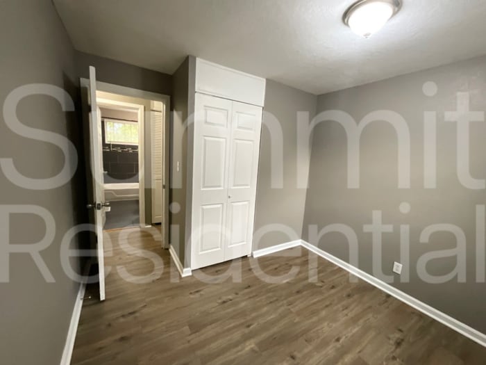 Building Photo - 8608 Crystal Ave